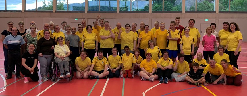 Gruppenbild von allen BesucherInnen und Teilnehmenden